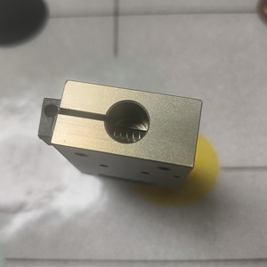 Pince industrielle Schunk UWG 40 en aluminium non réglable, métrique, Allemagne - Product Image 5