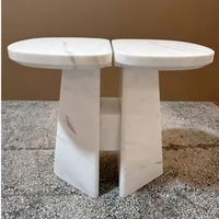 Table d'appoint moderne de luxe pliable en marbre naturel avec un design d'angle élégant pour salon et hôtel