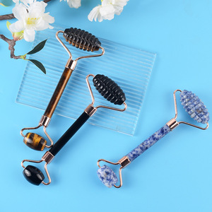 Vente en gros de rouleaux de massage facial en jade 100% naturel, ensemble Gua Sha <span class=keywords><strong>moins</strong></span> <span class=keywords><strong>cher</strong></span>, boîte cadeau, outils de beauté, marque OEM, origine CN/GUA, LRYS - Product Image 2