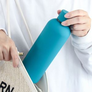 Bouteille isotherme compacte et portable en acier inoxydable 304 à petite ouverture, idéale pour le voyage, la randonnée et la montagne, avec impression personnalisée acceptée - Product Image 5