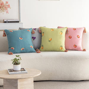 Coussins décoratifs carrés brodés motif tarte aux fruits, couleur unie, style bohème, pour salon, avec pompons, lavables, 100% coton - Product Image 4