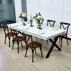 Rehaussez votre expérience culinaire avec notre chaise en résine réglable, robuste et élégante, idéale pour les rassemblements modernes en intérieur et en extérieur. - Product Image 1