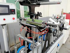 Machine d'enroulement <span class=keywords><strong>de</strong></span> profilés entièrement automatique à colle thermofusible PUR pour films/feuilles/papiers PVC, pour la fabrication <span class=keywords><strong>de</strong></span> cadres en aluminium/<span class=keywords><strong>de</strong></span> portes (Un enrouleur pour trois) - Product Image 5