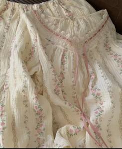 <span class=keywords><strong>Pigiama</strong></span> Minimalista di Alta Gamma per Donne in Puro <span class=keywords><strong>Cotone</strong></span> con Stampa a Righe, Fiori e Cartoni Animati Nuovo Set Comodo e Ampio con Bordo in Pizzo - Product Image 3