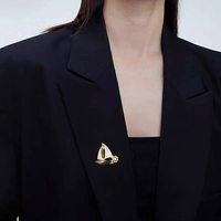 Broche de mode en cuivre et zircon pour femme, vente en gros d'usine, idéale pour le quotidien, les fêtes ou comme cadeau