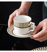 Ensemble de vaisselle d'hôtel en céramique à bord doré de style européen de luxe tasse à café de petit déjeuner assiette à steak vaisselle assiette plate