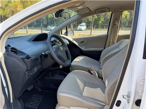 Toyota Yaris 1.6E 2011 Usado, Económico y Popular, Versión Auto Charm, Hatchback Compacto, Bajo Costo de Mantenimiento, Ideal para Viajes Diarios - Product Image 4