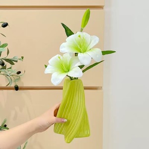 Bouquet de lys artificiels, 2 fleurs, 1 bourgeon, vert clair, décoration d'intérieur, accessoires de mariage - Product Image 3