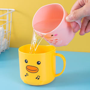 Tazas de Plástico Personalizadas con Diseño de Patito Amarillo para Agua, Jugos, Café, con Asa, de PP - Product Image 3