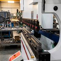 Presse plieuse électrique à commande numérique de haute précision pour le pliage de tôles industrielles