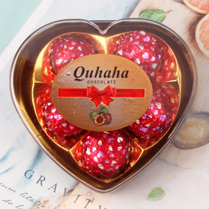 5 boules de gaufrettes croustillantes aux noisettes et aux fruits, en feuille d'or, dans une boîte en forme de cœur pour la Saint-Valentin - Product Image 1