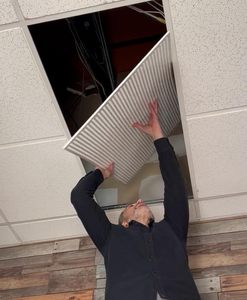 Plaque <span class=keywords><strong>de</strong></span> plâtre suspendue 2x2 pieds pour faux-plafond, blanche, moderne, pour hôtels et hôpitaux, résistante à l'humidité - Product Image 2
