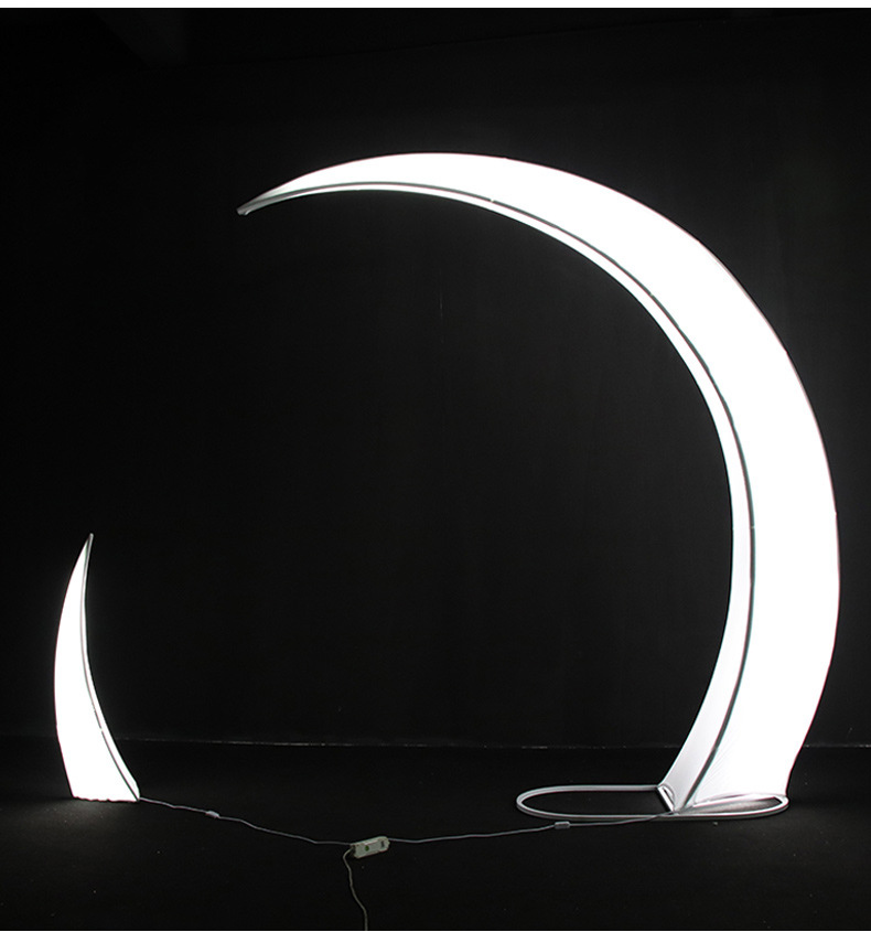 La piccola luna crescente è di 1.2m