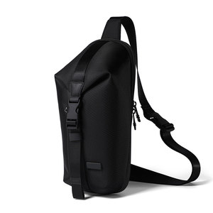 사용자 정의 로고 2.5L 볼륨 탄소 섬유 찾고 방수 주름 방지 폴리에스터 남성 여행 슬링 백 - Product Image 2