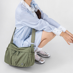 กระเป๋าสะพายไหล่ทรงสี่เหลี่ยมผืนผ้า สไตล์เกาหลี รุ่นใหม่ สำหรับผู้หญิง ฤดูใบไม้ผลิ ฤดูร้อน ฤดูใบไม้ร่วง ทำจากไนลอนกันน้ำ เหมาะสำหรับใช้ในชีวิตประจำวัน ท่องเที่ยวกลางแจ้ง ลำลอง - Product Image 4
