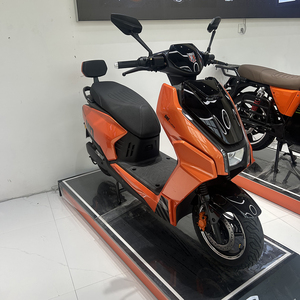 Moto à deux roues haute performance pour usage familial quotidien - Product Image 4