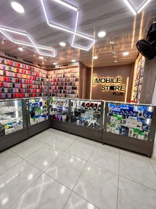 ตู้โชว์อุปกรณ์เสริมโทรศัพท์มือถือแบบกำหนดเองจากโรงงาน OEM พร้อมไฟ LED และกระจกนิรภัย - Product Image 5