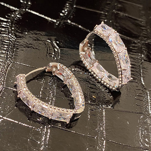 Orecchini da donna con pietre scintillanti geometriche, gioielli alla moda da indossare per le feste - Product Image 1