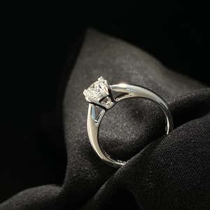 Anillo de Moda de Oro Blanco de 10k, 14k, 18k con Diamante Cultivado en Laboratorio, Corte Redondo, Color D, Certificado IGI, Regalo para Mujer - Product Image 2