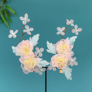 เครื่องประดับผม/กิ๊บติดผมลายดอกไม้สีชมพูอ่อนแบบแฮนด์เมด ดีไซน์ใหม่ปี 2025 สำหรับชุดกี่เพ้าและชุดฮั่นฝู (ชุดจีนโบราณ) - Product Image 4
