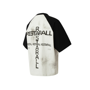 T-shirt Raglan Uomo Bianco e Nero con Stampa Gotica Corvo e Angelo, Maglietta Streetwear Girocollo per Stile Grunge - Product Image 5