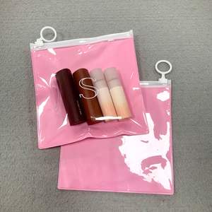 Bolsa Cuadrada Transparente de PVC Rosa Suave Personalizada para Empaque de Lápiz Labial y Bálsamo Labial con Cierre de Tirador Blanco OEM - Product Image 4