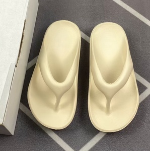 Summer simple rubber-soled slip-on anti-slip <b>slippers</b>, suitable for outdoor, home or casual outings, versatile for couples - Product Image 2