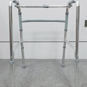 Andador de Aleación de Aluminio Zhi Ning, Modelo de Pie, Antideslizante, Ayuda para la Salud y Masajes - Product Image 1