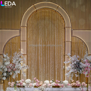 LEDA Wedding Decor fournit un ensemble de fond de scène en trois parties en métal doré LED, style moderne, vente chaude, directement de l'usine. - Product Image 4