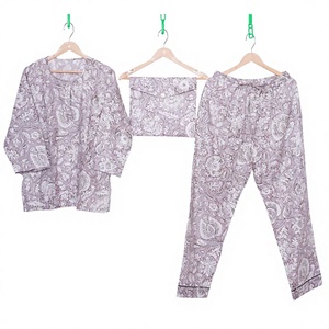 Ensemble pyjama 3 pièces en coton 100 % pour femme, motif floral, manches longues, col rond, doux, décontracté, pantalon long, chemise et sac - Product Image 1