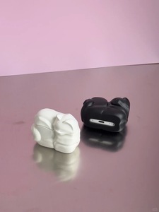 Étui pour écouteurs à main de chat de style <span class=keywords><strong>original</strong></span> pour Apple pour <span class=keywords><strong>AirPods</strong></span> Pro2 avec design de sculpture de trou de lanière noire pour Apple Pro1/<span class=keywords><strong>2</strong></span> - Product Image 6