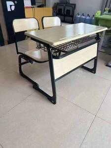 Bureau d'élève intégral personnalisable avec bancs doubles et chaises doubles pour mobilier de salle de classe d'école primaire - Product Image 3