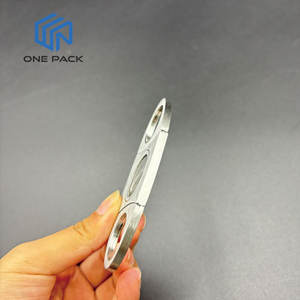 Coupe-cigares de table noir personnalisé en plastique avec logo double lame en acier inoxydable Accessoires pour ustensiles de ciseaux à cigares - Product Image 4