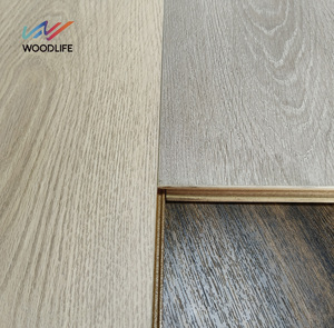 Plancher en stratifié à noyau noir <span class=keywords><strong>super</strong></span> imperméable Conception à chevrons Plancher en bois à verrouillage par clic Class33 8mm 12mm Panneau de stratifié - Product Image 4