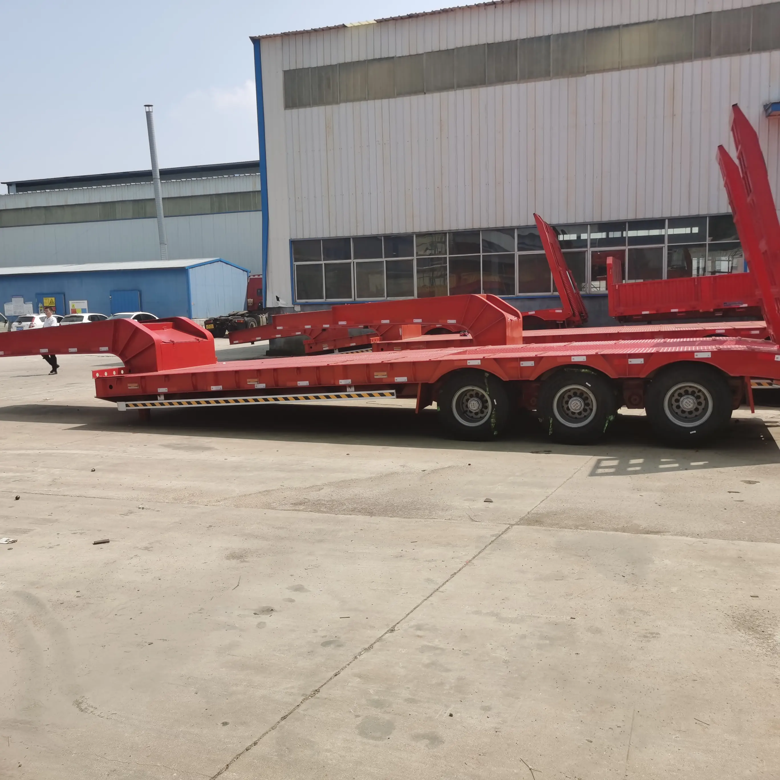 Factory low bed flatbed 40ft flat low bed semi trailer for machine transport
