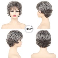Vente en gros perruque courte synthétique bouclée naturelle perruques coupe lutin gris argent avec frange pour femmes