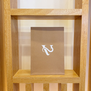 Sacs d'expédition en papier kraft brun recyclé personnalisés avec logo de marque 24*5*34cm, emballages pour vêtements, sacs postaux en papier pour petites entreprises - Product Image 5