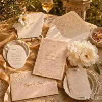Juego de Tarjetas de Invitación de Boda Personalizadas con Sobre, Monograma en Relieve Color Durazno, Escritura Dorada, Carpeta de Menú en Papel Vellum