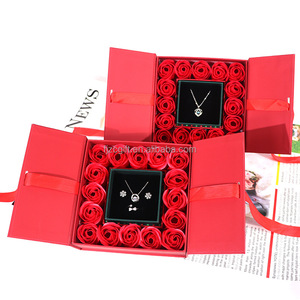 Scatola Regalo Impermeabile Portatile Quadrata con Rosa Rossa Fatta a Mano e Fiore di Sapone Singolo per San Valentino e <span class=keywords><strong>Festa</strong></span> della <span class=keywords><strong>Mamma</strong></span> - Product Image 3
