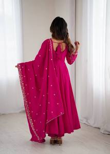 Robe Anarkali en soie Chanderi pure romaine, coupe évasée, avec pantalon et dupatta, pour femmes, disponible au meilleur prix - Product Image 3