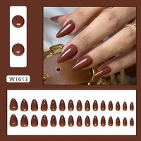 Vente en gros d'usine, ongles pressés en amande, design personnalisé de luxe, nouveaux ongles artificiels colorés populaires