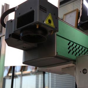 Marqueur laser CO2 avec positionnement automatique par rotation pour bouteilles rondes, codes QR traçables, orientation visuelle, impression de date - Product Image 5