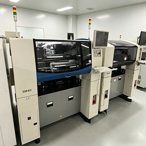 Machine de placement haute vitesse d'occasion SM411 à 6 têtes, monteur SMD automatique pour ligne de production de moteurs et roulements - Product Image 1