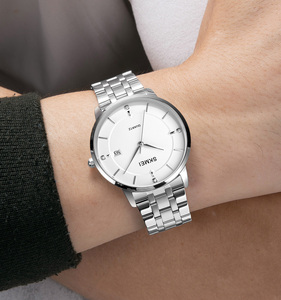 Montre à quartz minimaliste de luxe avec calendrier, étanche, pour homme, en acier inoxydable/cuir, design de logo personnalisé, cadran de 40 mm - Product Image 4