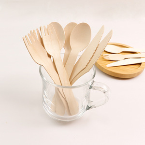 Ensemble jetable de fourchette, cuillère et couteau en bois personnalisés pour plats à emporter, avec serviette - Product Image 5