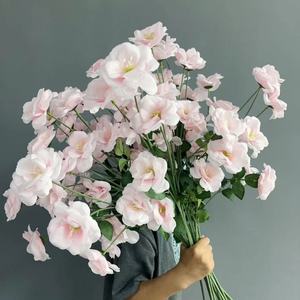 Nuova Composizione Floreale per Matrimoni, Campanula in Seta a 5 Teste, Fiore Artificiale Lisicodon Grandiflorum - Product Image 5