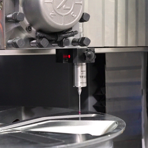 Machine de réparation de jantes en alliage mobile CNC à découpe diamantée BUILDING an ALLOY WHEEL REPAIR VAN DCM28P-M - Product Image 5