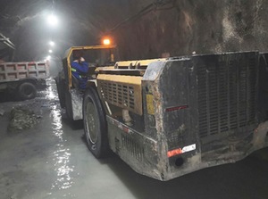 Mesin <span class=keywords><strong>Volvo</strong></span> pemuat depan 4m pemuat teleskopik 10ton daya bensin Diesel berjalan traktor Skid Steer Track Willow Man - Product Image 3