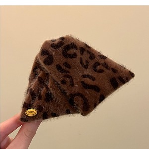 Hiver Mineur ~ Retro Hong Kong Style Rivets Flocage Shell Hairpin Automne Nouveau Grab Clip Shark Clip Elegant Headwear Hair - Product Image 5