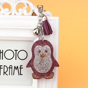 Llavero de cuero personalizado con diamantes de imitación, colgantes bonitos de terciopelo coreano con diamantes, borla, dije de pingüino de cristal, regalo - Product Image 3